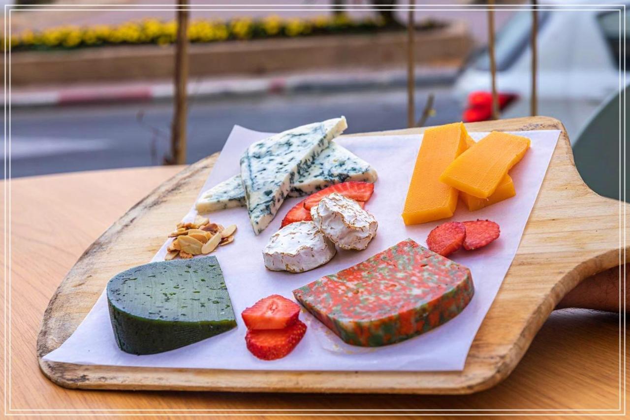 Boutique And By Tlv